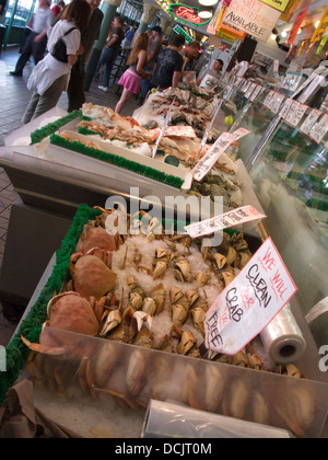 STAND DE FRUITS DE MER CRABES FRAIS PUBLIC PIKE PLACE MARKET CENTER SEATTLE WASHINGTON STATE USA Banque D'Images