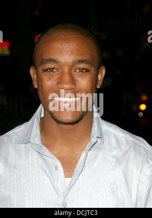 19 août 2013 - Fichier - Ex star Disney LEE THOMPSON YOUNG a été trouvé mort de suicide apparent. L'acteur, qui a été la vedette de la célèbre "Jett Jackson' et plus récemment apparu comme Barry Frost le détective Rizzoli & Isles, '" a été trouvé mort à son domicile de Los Angeles le lundi matin. Il était de 29. Sur la photo : Oct 6, 2004 ; Hollywood, Californie, États-Unis - acteur Lee Thompson Young au 'Friday Night Lights' Première mondiale tenue au Théâtre Chinois. (Crédit Image : © Ed Geller/Globe Photos/ZUMAPRESS.com) Banque D'Images