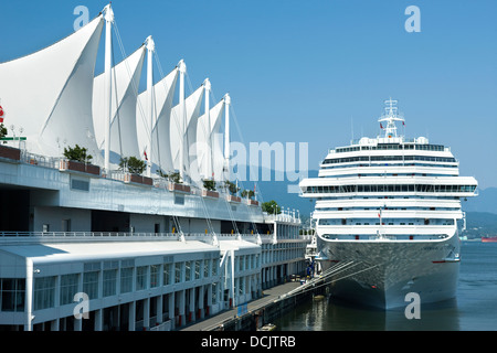 Bateau de croisière CANADA PLACE Cruise Ship Terminal DOWNTOWN VANCOUVER BRITISH COLUMBIA CANADA Banque D'Images