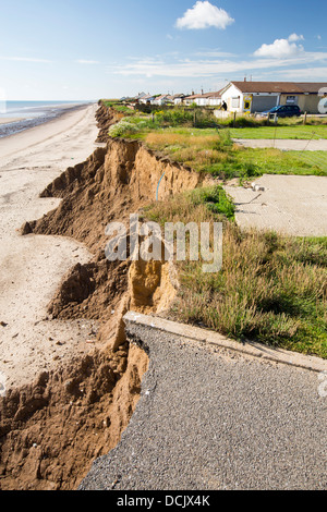 Une route côtière à Skipsea Ulrome entre et sur la côte Est, près de Yorkshires Skipsea, UK. Banque D'Images