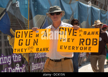 Detroit, Michigan, USA. Protestation que les résidents des quartiers de Detroit et à l'assiette fiscale sont détruites par la Bank of America's pratiques de prêt. Crédit : Jim West/Alamy Live News Banque D'Images