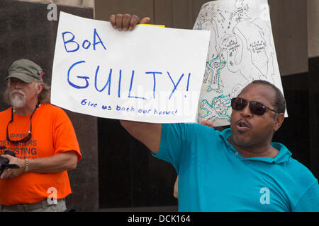 Detroit, Michigan, USA. Protestation que les résidents des quartiers de Detroit et à l'assiette fiscale sont détruites par la Bank of America's pratiques de prêt. Crédit : Jim West/Alamy Live News Banque D'Images