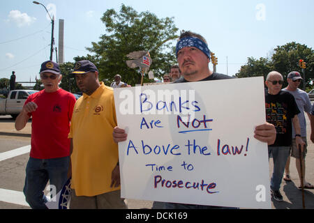 Detroit, Michigan, USA. Protestation que les résidents des quartiers de Detroit et à l'assiette fiscale sont détruites par la Bank of America's pratiques de prêt. Crédit : Jim West/Alamy Live News Banque D'Images