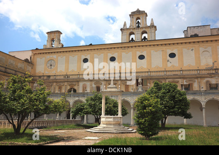 Grand Cloître de la Certosa di San Martino sur le au-dessus de Naples Vomero, Campanie, Italie Banque D'Images