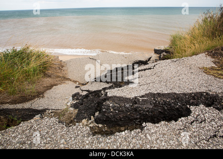 Une route côtière à Aldbrough sur la côte Est, près de Yorkshires Skipsea, UK. Banque D'Images