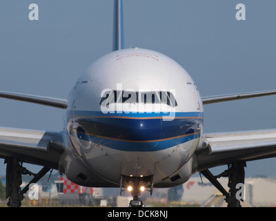 B-2071 China Southern Airlines Boeing 777-F1B - Le CN 37309 taxiing 18juillet2013 pic-001 Banque D'Images