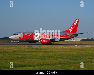 G-Jet Boeing 737-330 CELI2 - cn 23526 taxiing 18juillet2013 pic-004 Banque D'Images