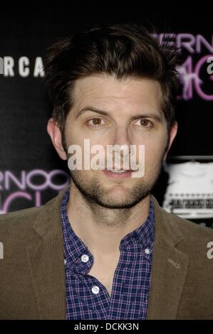 Los Angeles, CA. Août 19, 2013. Adam Scott au niveau des arrivées pour ravir l'APRÈS-MIDI, Hollywood Premiere ArcLight, Los Angeles, CA 19 août 2013. © Michael Germana/Everett Collection/Alamy Live News Banque D'Images