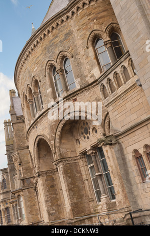 L'Université d'Aberystwyth old college building au coucher du soleil l'article grand et fort contre le ciel Banque D'Images