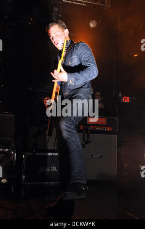 Jamie Cook, de l'Arctic Monkeys effectuant à vivre la révolution Fort Lauderdale, Floride - 08.10.11, Banque D'Images