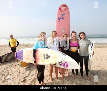 Jesse Timm, Erin Edwards, Catherine Clark, Mary Osbourne, Tanna Frederick et Guest 4e projet enregistrer notre Surf's "Naviguer" Surfathon 24 2011 Celebrity - Jour 1 Santa Monica, Californie - 15.10.11 Banque D'Images