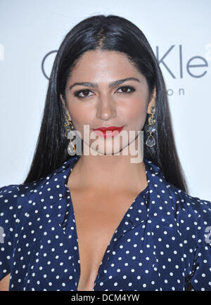 Camila Alves ELLE's 18th Annual Women in Hollywood Tribute - Tapis rouge à l'hôtel Four Seasons Los Angeles, Californie - 17.10.11 Banque D'Images