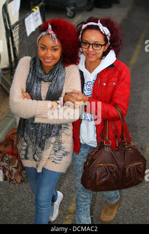 Intangible States Nelson et Leigh-Ann Pinnock de Rythmix arrivent à 'The X Factor' studios London, England - 21.10.11 Banque D'Images