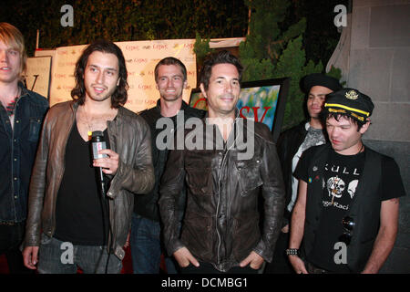 De mauvaises décisions sur le tapis rouge avec Deryck Whibley de Sum 41 Gypsy 05 Fashion Show de la Fashion Week avec une performance de Jeremy Piven's Band "Mauvaises décisions" tenue au Vibiana Los Angeles, Californie - 19.10.11 Banque D'Images