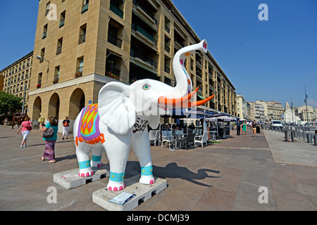 La sculpture de l'éléphant sur Vieux Port Marseille Bouches-du-Rhône Côte D'Azur France Banque D'Images