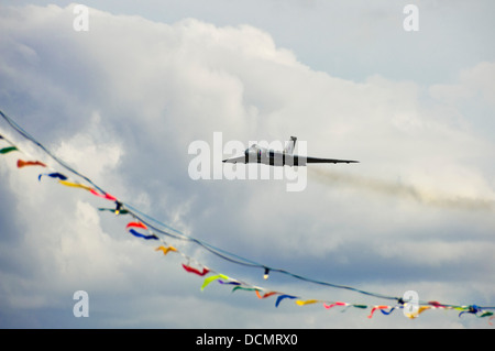 Close up horizontale un Vulcan de la RAF flying effectuant un vol réussi d'un salon. Banque D'Images