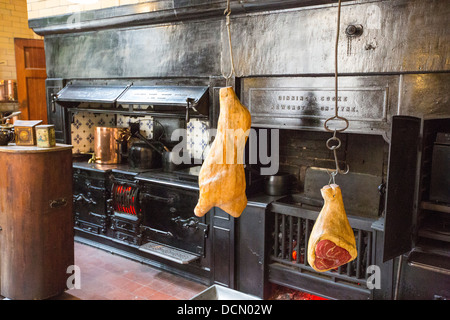 La cuisine de Cragside, Rothbury, Northumberland, la demeure de Lord Armstrong Banque D'Images