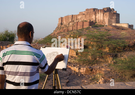 Indian man sketching Meherangarh Fort - Jodhpur, Rajashtan, Inde Banque D'Images