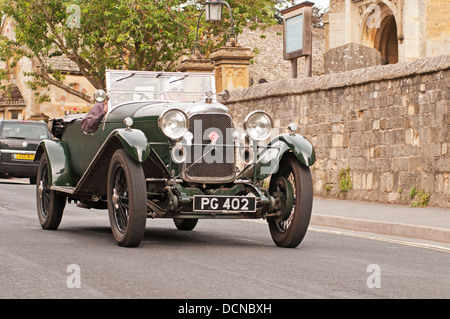 1929 Lagonda roulant dans un village Winchcombe Gloucestershire England UK Banque D'Images