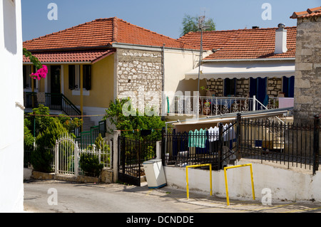 Le village pittoresque de Katomeri, Meganisi, Leucade, îles Ioniennes, Grèce. Banque D'Images