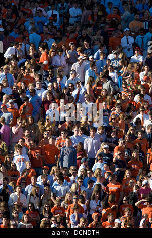 La section des élèves à l'UVA UCONN jeu. La Virginia Cavaliers défait le Connecticut Huskies 17-16 à Scott Stadium à Charlottesville, VA DU 13 OCTOBRE 2007 Banque D'Images