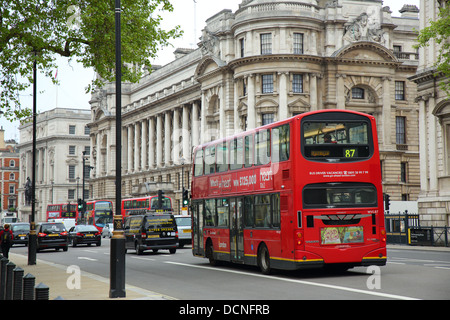 Bus à impériale à Londres, Angleterre Banque D'Images