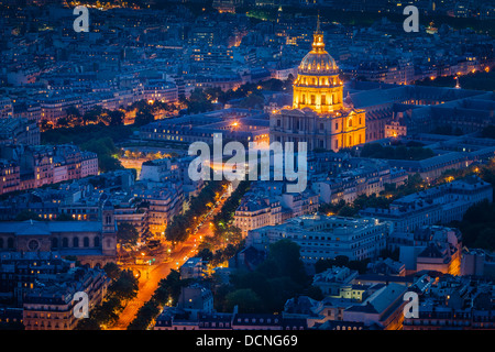 Vue supérieure de l'Eglise Saint Louis et de la ville de Paris France Banque D'Images