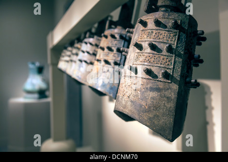 Ensemble de six cloches de bronze, dynastie Zhou de l'Est, 6ème siècle avant J.-C. Banque D'Images