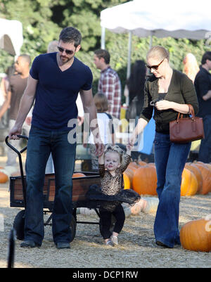 Amy Adams passe du temps avec son fiancé Darren Le Gallo et leur fille Aviana à Mr Bones Pumpkin Patch dans West Hollywood Los Angeles, Californie - 28.10.11 Banque D'Images