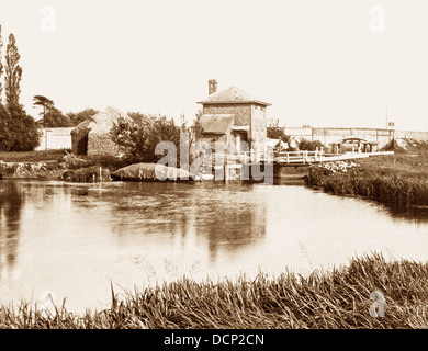 St. John's Lock près de Lechlade Tamise période victorienne Banque D'Images