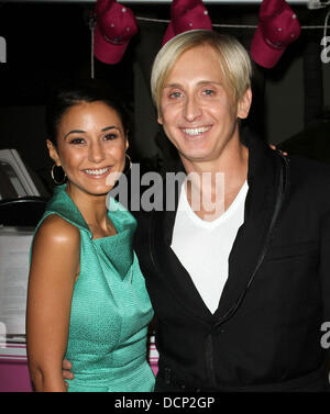 Emmanuelle Chriqui, David Meister les dessins pour la cure de bénéficier de Gala Susan G. Komen Los Angeles tenue à Bel-Air Bay Club - Arrivées Pacific Palissades, Californie - 28.10.11 Banque D'Images