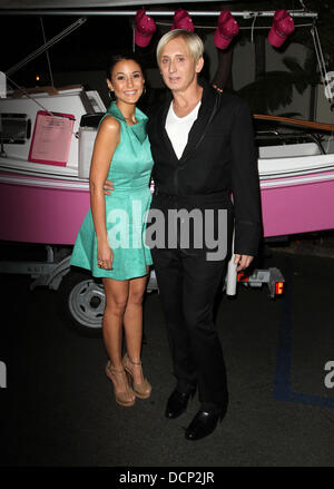 Emmanuelle Chriqui, David Meister les dessins pour la cure de bénéficier de Gala Susan G. Komen Los Angeles tenue à Bel-Air Bay Club - Arrivées Pacific Palissades, Californie - 28.10.11 Banque D'Images