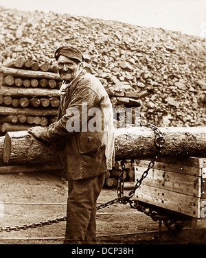 Prenant une fosse prop dans la mine au début des années 1900 Banque D'Images