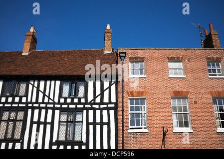 Le Legacy Falcon Hotel. Cadre en bois et bâtiment moderne en briques. Stratford Upon Avon, Warwickshire, Angleterre Banque D'Images