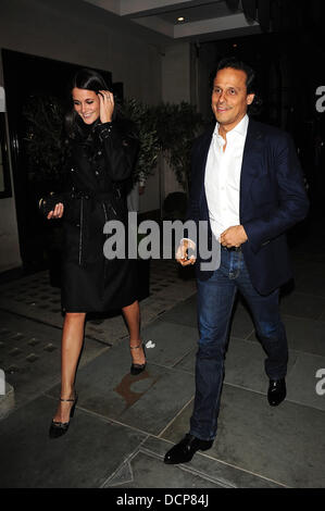 Arun Nayar et Kim Johnson laisser Scott's restaurant dans le quartier de Mayfair à Londres, Angleterre - 01.11.11 Banque D'Images