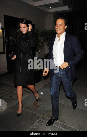 Arun Nayar et Kim Johnson laisser Scott's restaurant dans le quartier de Mayfair à Londres, Angleterre - 01.11.11 Banque D'Images