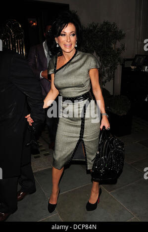 Nancy dell'Olio quitte Scott's restaurant dans le quartier de Mayfair à Londres, Angleterre - 01.11.11 Banque D'Images