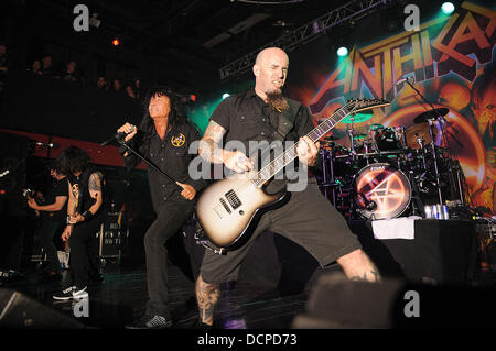 Scott Ian d'Anthrax fonctionne à vivre sur la révolution de novembre, 2011 in Ft Lauderdale, Floride. (Photo par WENN), Banque D'Images