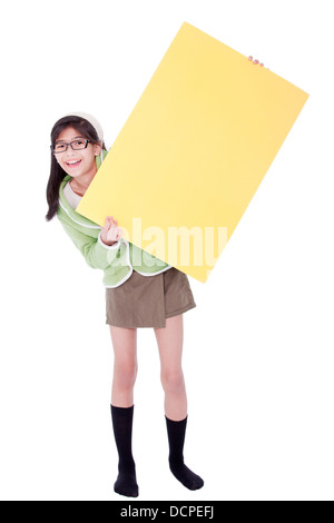 Girl in green sweater holding blank panneau jaune Banque D'Images