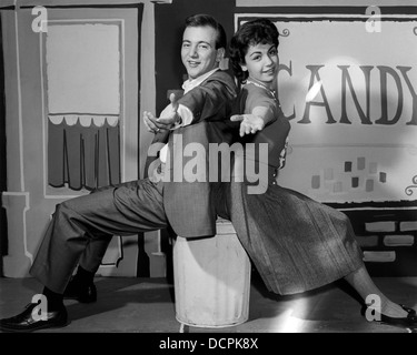 ANNETTE FUNICELLO (1942-2013) actrice de cinéma et de télévision américains avec le chanteur Bobby Darin vers 1963 Banque D'Images