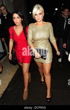 Peri Sinclair et Billie Faiers quitte Mahiki Club Londres, Angleterre - 07.11.11 Banque D'Images