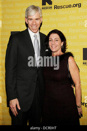 David Gregory et invité le Comité International de Secours annuel du Freedom Award - les arrivées à l'hôtel Waldorf Astoria New York City, USA - 09.11.11 Banque D'Images