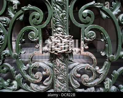 Chaîne porte à l'Royal Exchange RE Ville de London England UK KATHY DEWITT Banque D'Images