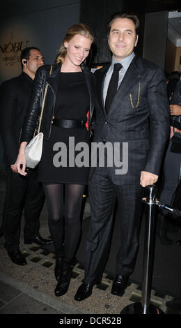 David Walliams et Lara Stone restaurant Nobu de quitter Londres, Angleterre - crédit obligatoire : WENN.com 12.11.11 Banque D'Images