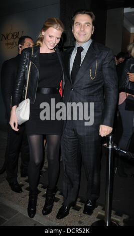 David Walliams et Lara Stone restaurant Nobu de quitter Londres, Angleterre - crédit obligatoire : WENN.com 12.11.11 Banque D'Images