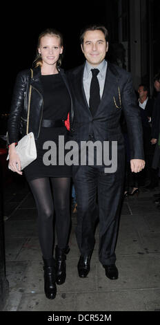 David Walliams et Lara Stone restaurant Nobu de quitter Londres, Angleterre - crédit obligatoire : WENN.com 12.11.11 Banque D'Images