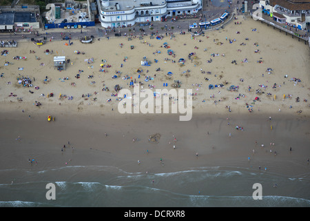Photo aérienne de la plage de Bournemouth en été. Banque D'Images