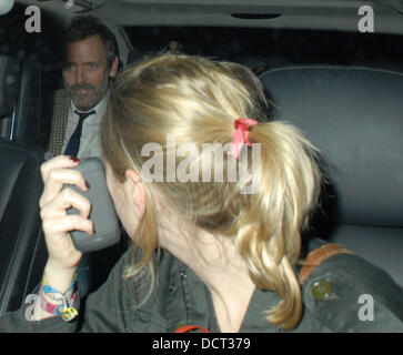 Hugh Laurie de quitter le Club 100. Londres, Angleterre - 21.11.11 Banque D'Images