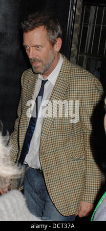 Hugh Laurie de quitter le Club 100. Londres, Angleterre - 21.11.11 Banque D'Images