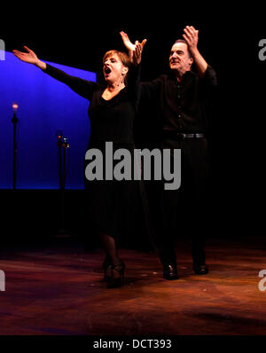 Patti LuPone et Mandy Patinkin Broadway Soirée d'ouverture de 'Une soirée avec Patti LuPone et Mandy Patinkin' au Ethel Barrymore Theatre - Curtain Call. La ville de New York, USA - 21.11.11 Banque D'Images